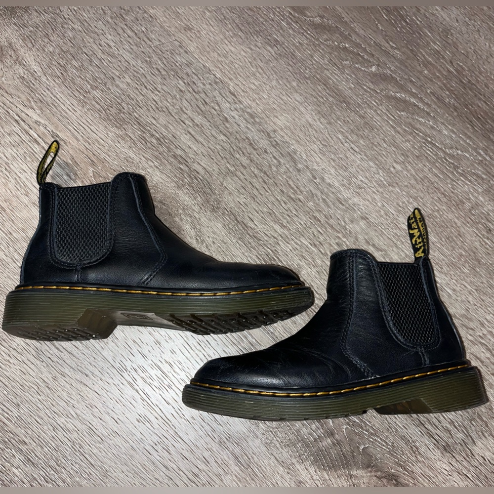 Youth Dr. Martens Chelsea ankle boot